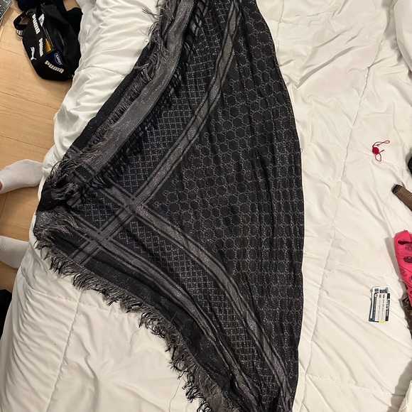 Authentic Gucci - Picture 3 of 3